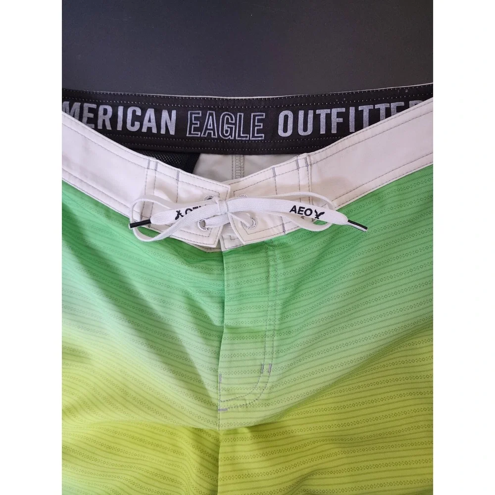 American Eagle Men Size Small Swim‎ Shorts Trunks Board Shorts Multicolor